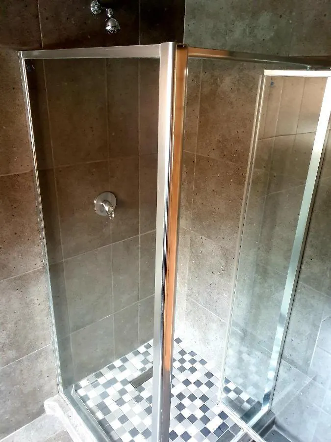 Humewood Lungile Backpackers Lodge אכסניה