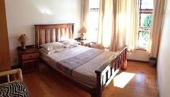 Humewood Lungile Backpackers Lodge אכסניה