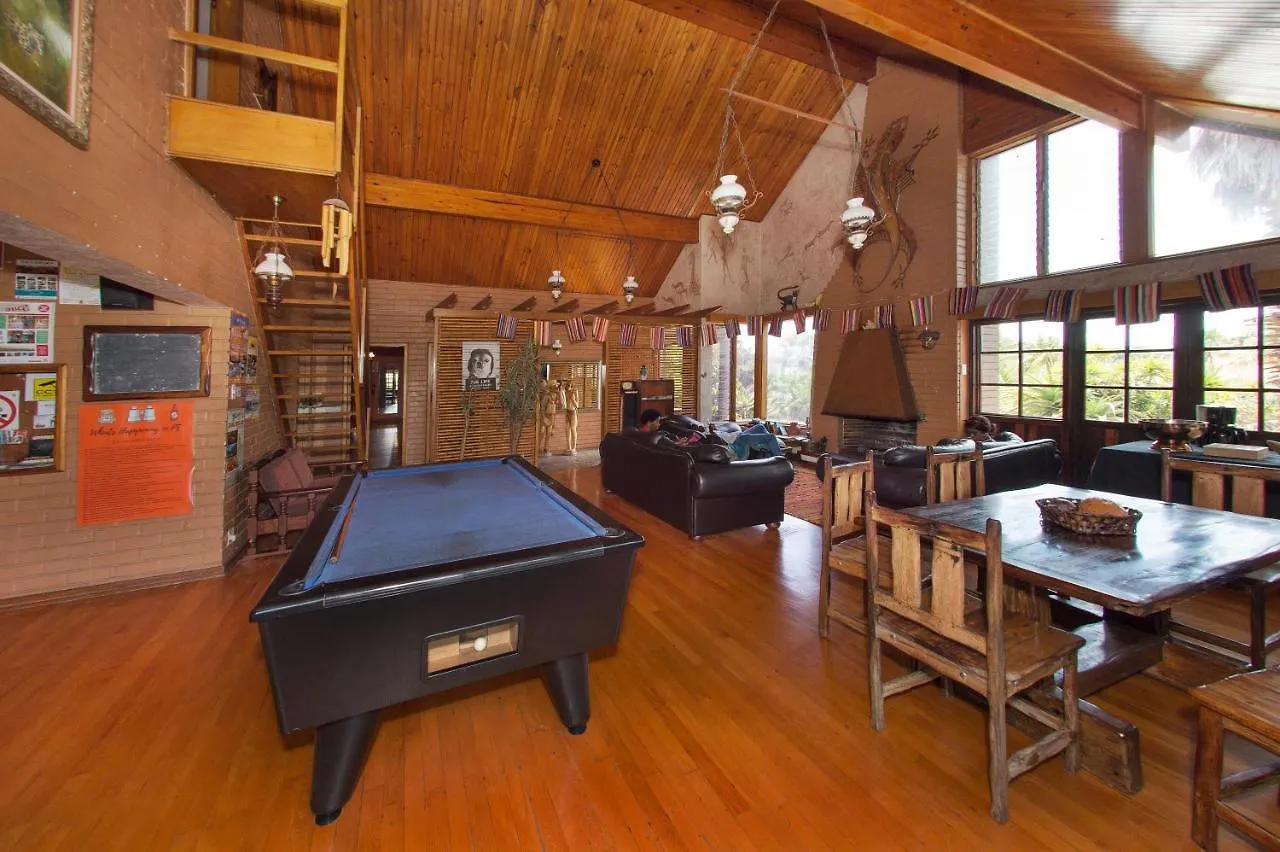 Humewood Lungile Backpackers Lodge אכסניה