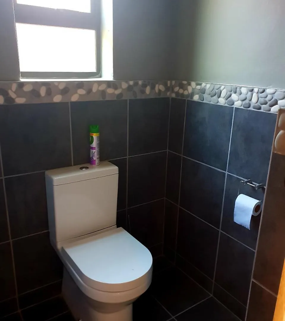 Humewood Lungile Backpackers Lodge אכסניה